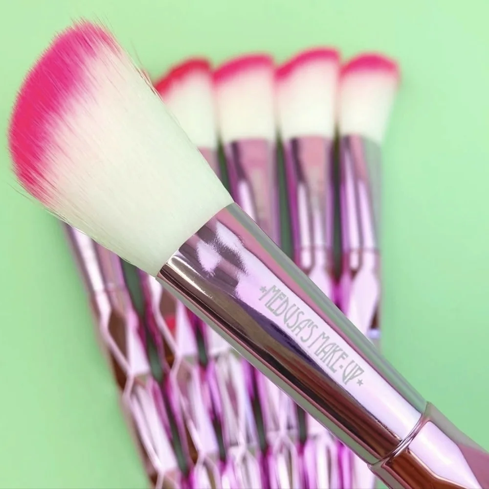 🧚‍♀️Medusa Makeup Vegan Unicorn Brush NWT